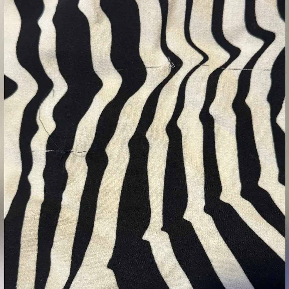 Trina Turk Black White Striped Zebra Print Dress 3/4 Sleeve With Pockets EUC